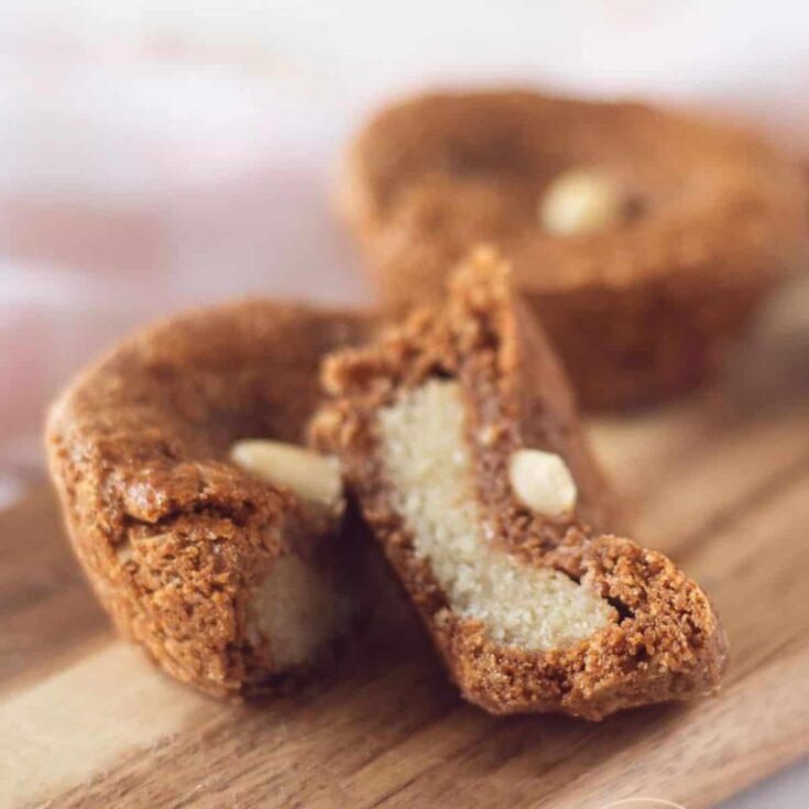 Mini gevulde speculaas perfect to serve as Christmas cookies
