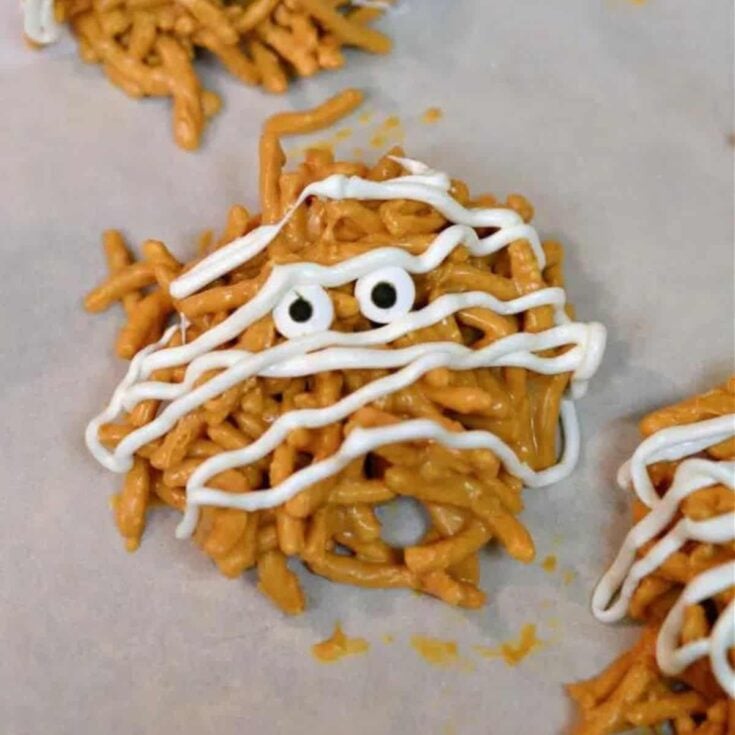Appetizing no-bake Halloween mummy haystack cookies