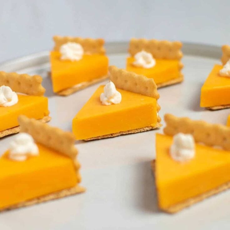 Cheese and cracker pumpkin pie bites cooked after reading these Thanksgiving appetizers