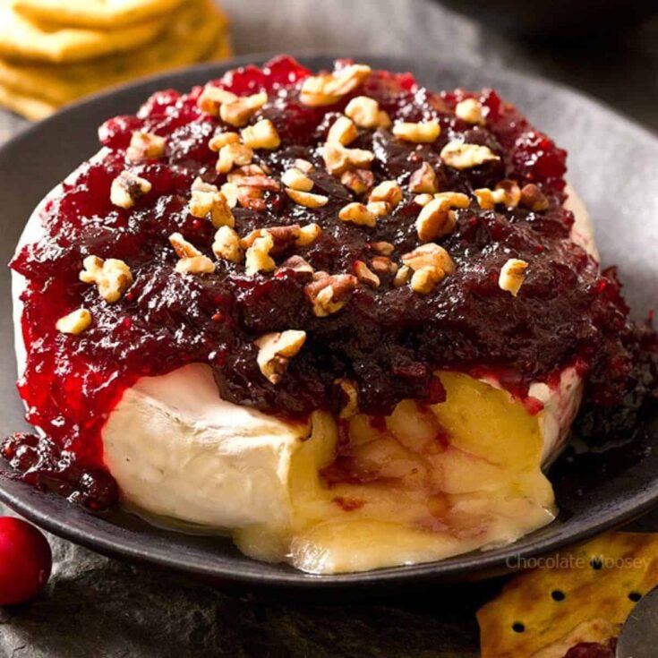 Cranberry baked brie cooked after reading these Fall appetizers recipe