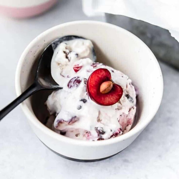 No churn low carb with cherries and cacao ice cream, prepared after reading these homemade ice cream