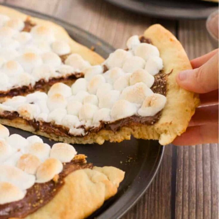 S'mores pizza prepared after reading these s'mores recipes