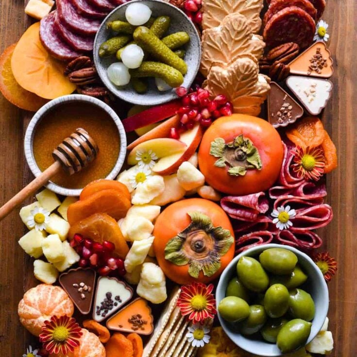 Thanksgiving charcuterie board prepared after reading these Thanksgiving appetizers