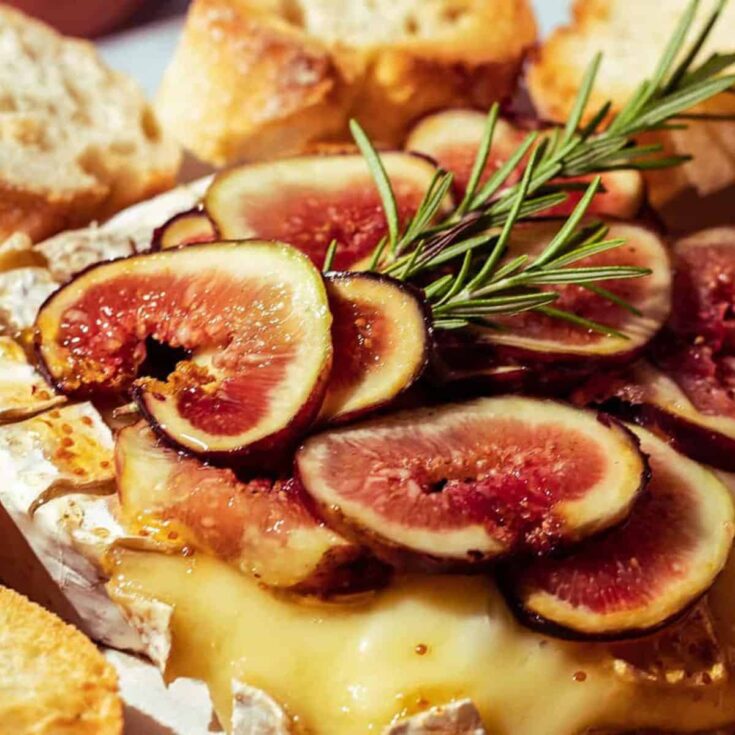 Baked brie with fig jam and honey prepared after reading these Christmas appetizers