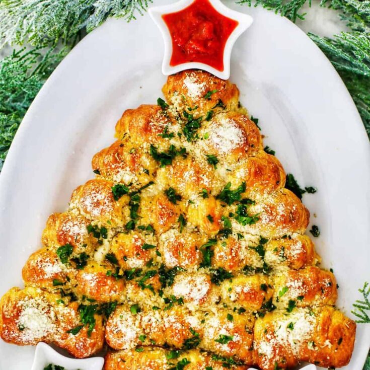 Christmas tree pull-apart bread prepared after reading these Christmas appetizers