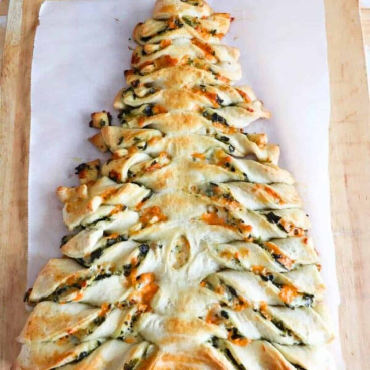 Christmas tree spinach dip prepared after reading these Christmas appetizers