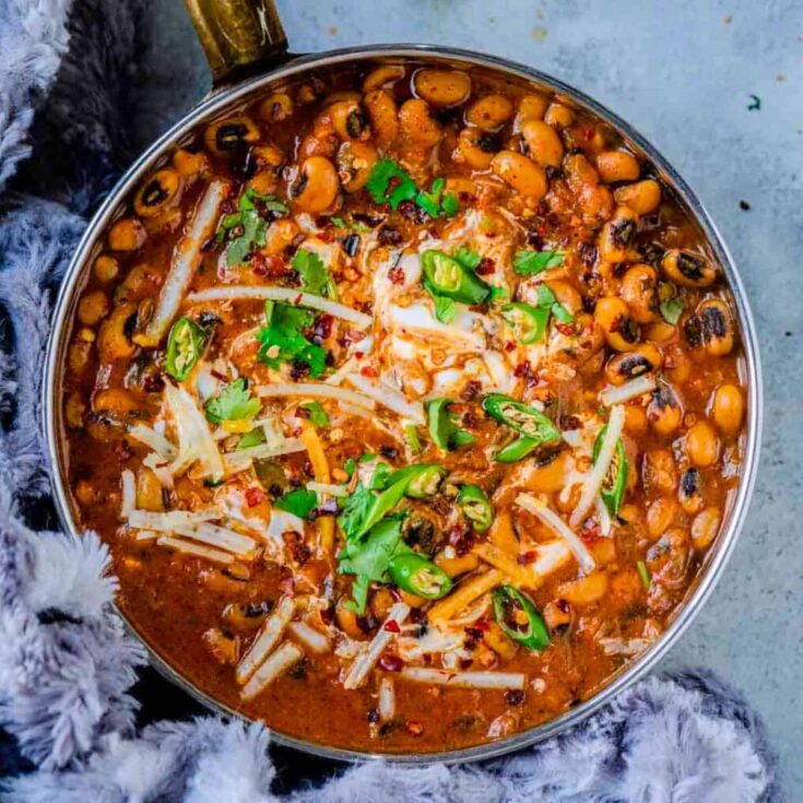 A bowl of instant pot black-eyed peas vegan chili cooked after reading these Comfort food recipes