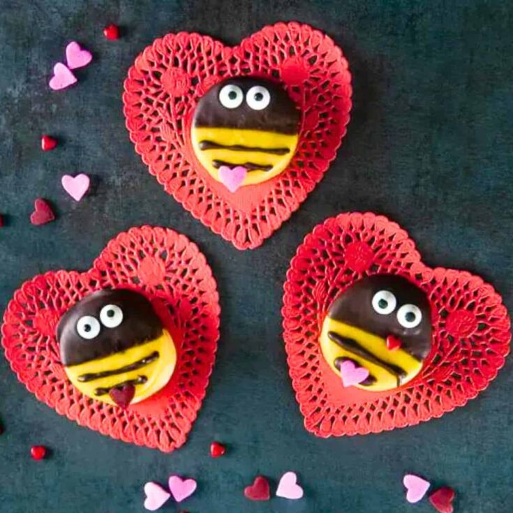 Bumblebee Valentine cookies with heart shaped base
