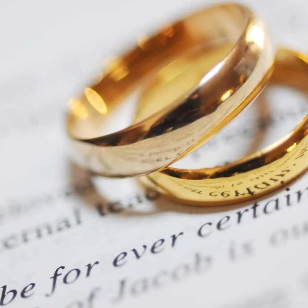 A set of gold wedding rings, prepared after reading these Creative anniversary ideas