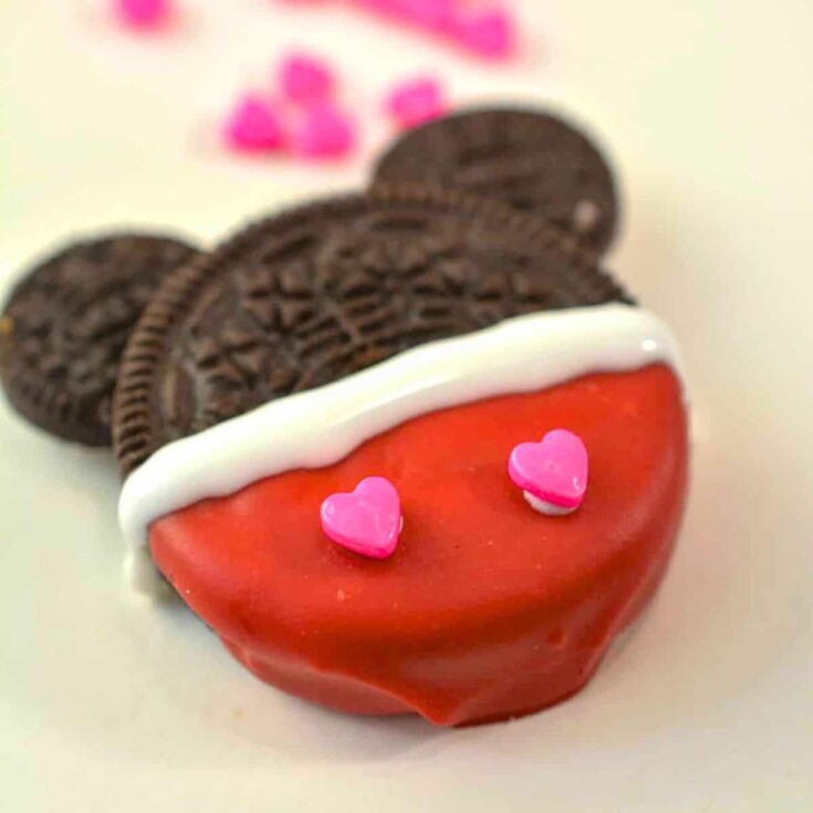 Mickey and Minnie Valentine cookies