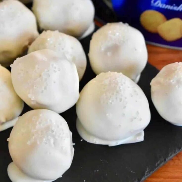 White cookie truffles made after reading these Christmas truffle ideas