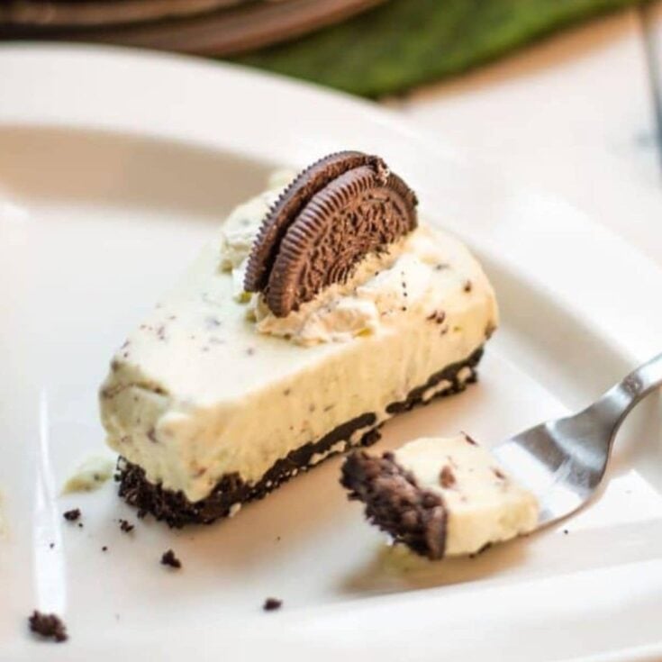 No bake mint chocolate cheesecake made after reading these St. Patricks Day desserts