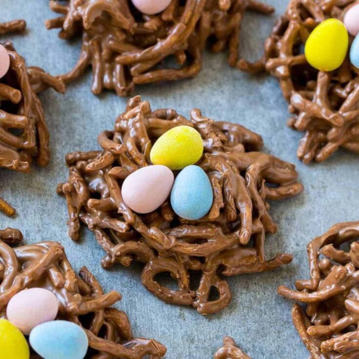 A set of birds nest cookies