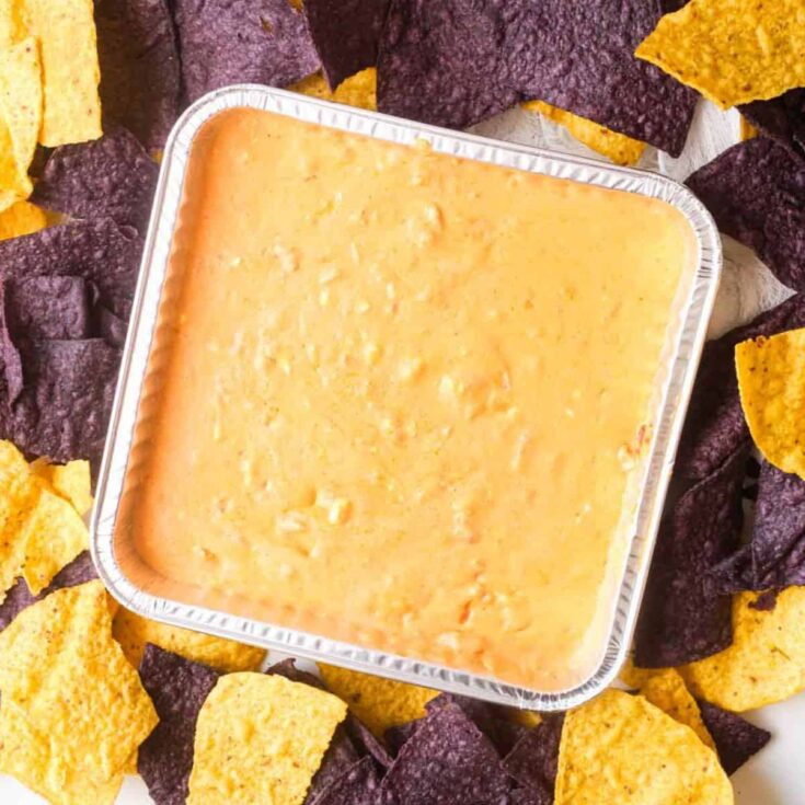 Mexican cheese dip with nachos