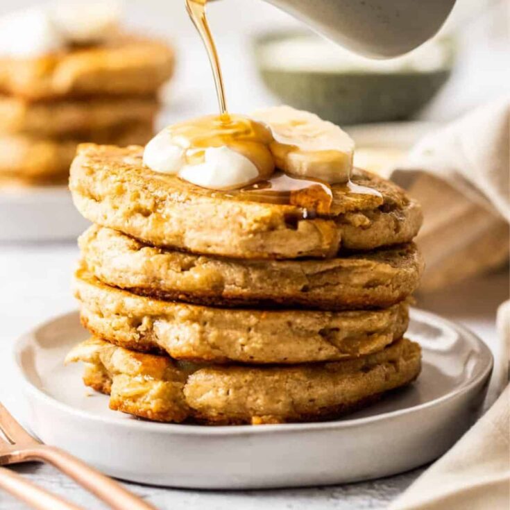 Oat flour pancakes with Greek yoghurt