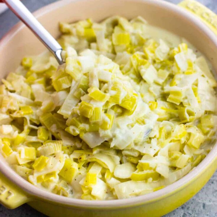 Creamed leeks in a bowl