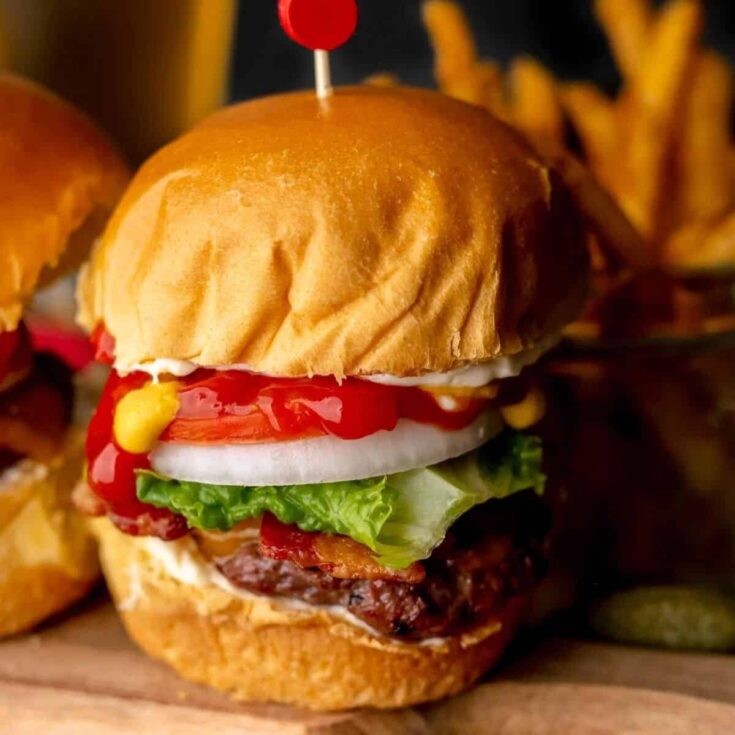 Grilled elk burger sliders with bacon