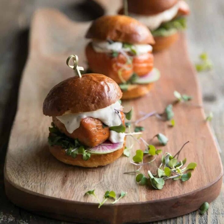Salmon sliders with garlic lemon aioli