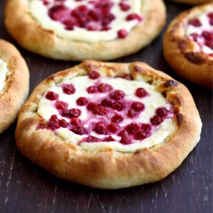 Vatrushka Sweet Russian farmers cheese buns