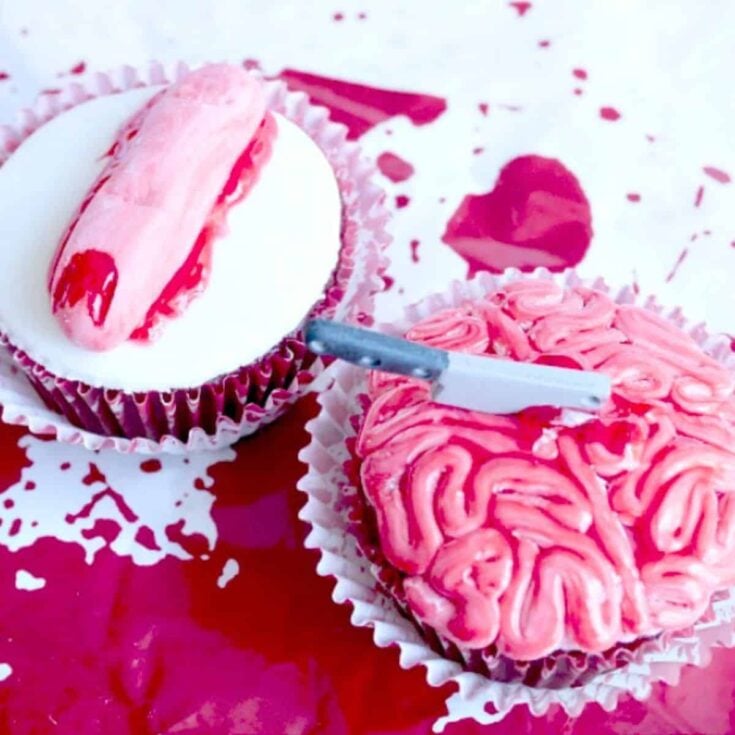Bloody fondant brain cupcakes