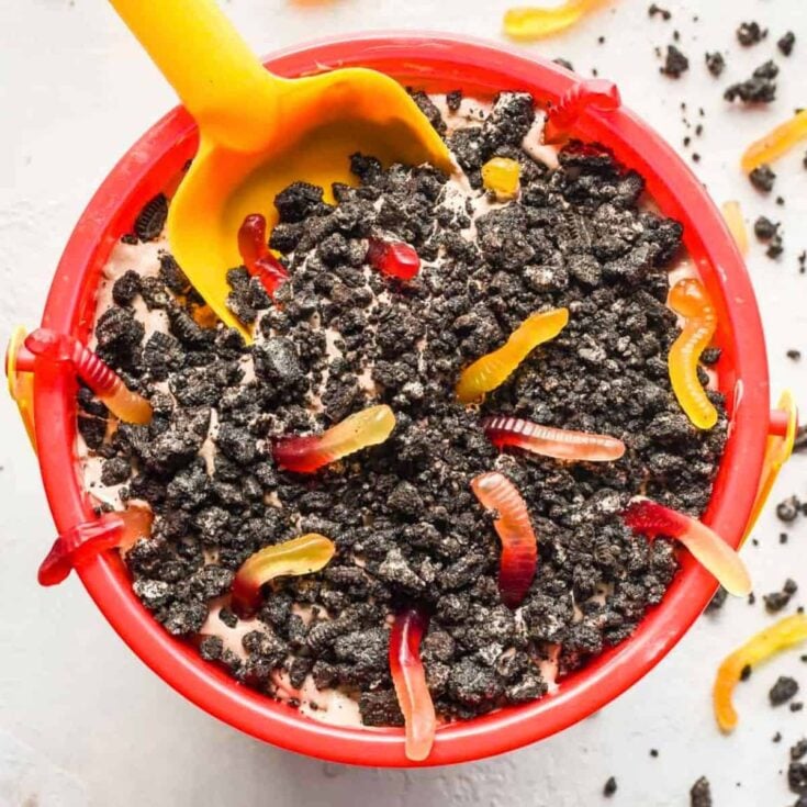 Dirt pudding with gummy worms made after reading these Halloween desserts