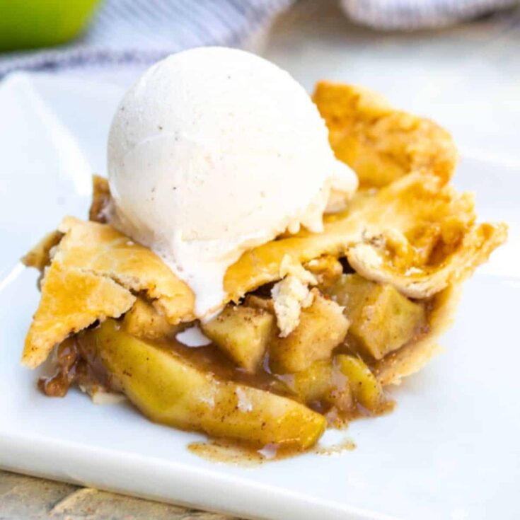 Homemade apple pie with cloves