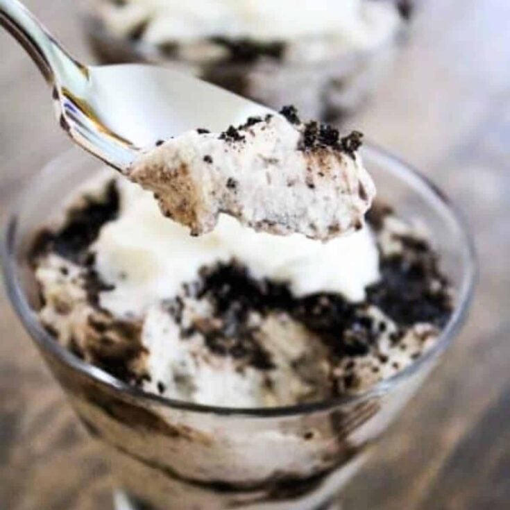 Cookies and cream cheesecake mousse in a glass