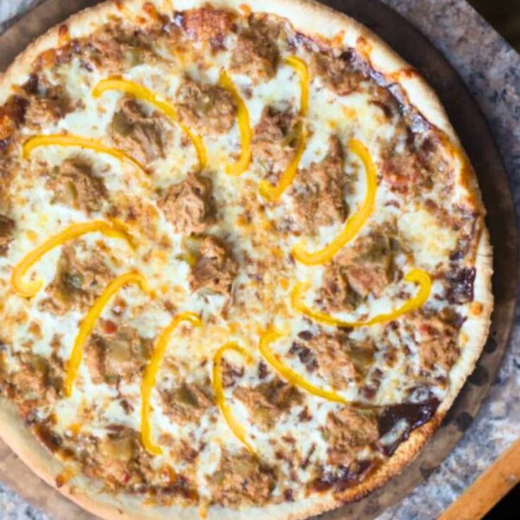 Green chile pizza