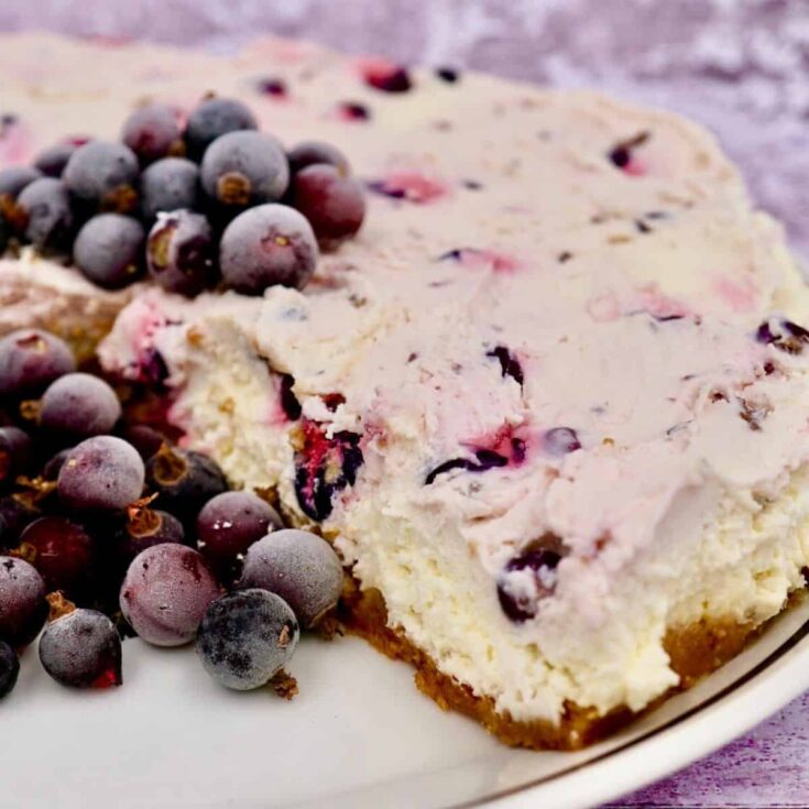 Blackcurrant cheesecake