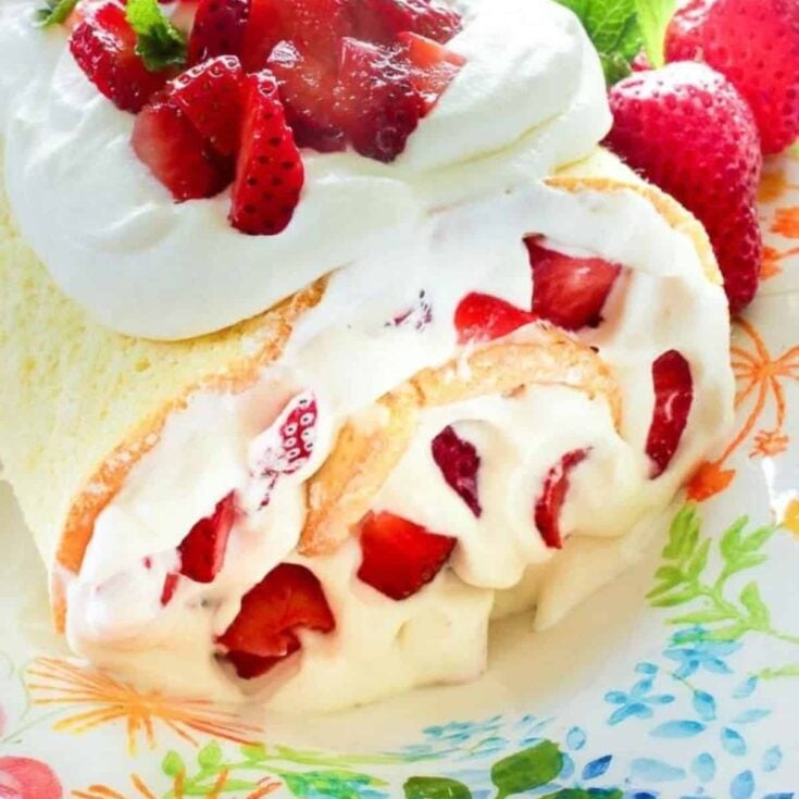Easy strawberry cake roll