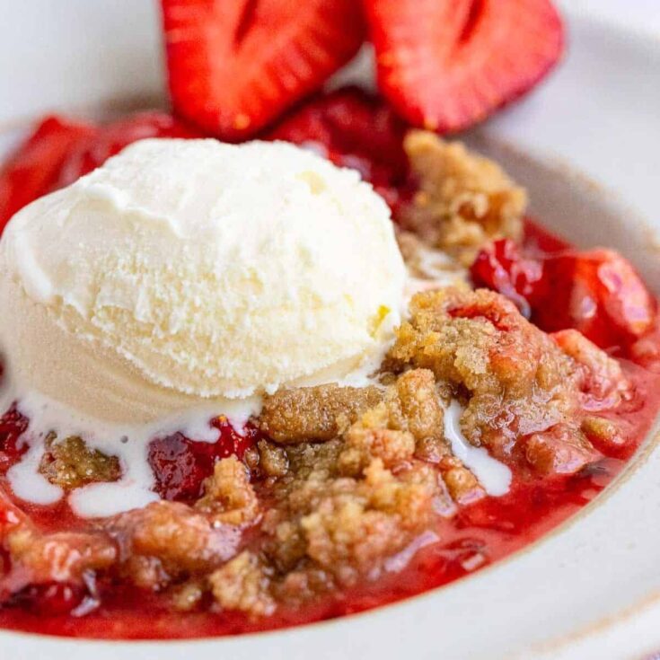 A bowl of strawberry crumble dessert