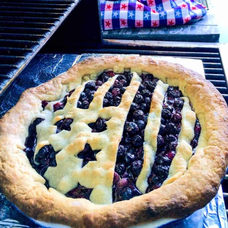 Grill-baked blueberry pie