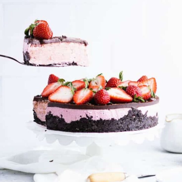 No-bake chocolate strawberry cheesecake