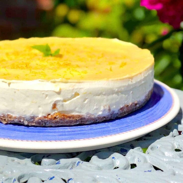 Raw lemon curd cheesecake dessert