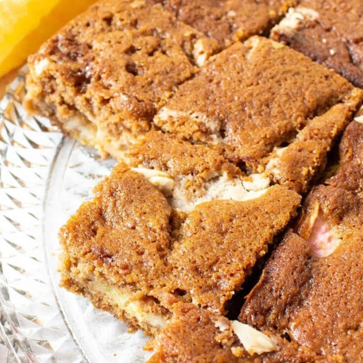 Delightful rhubarb dessert squares