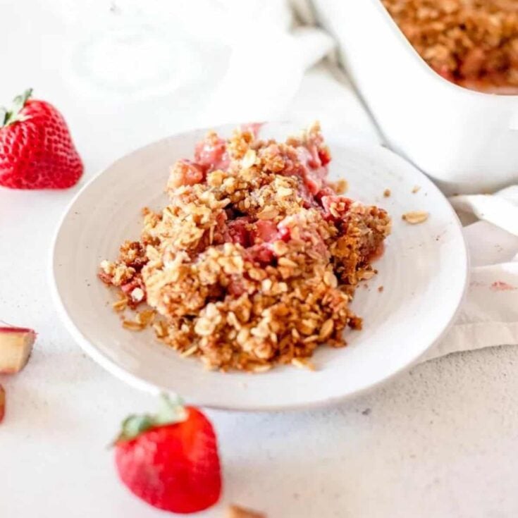 Strawberry rhubarb crisp on a plate