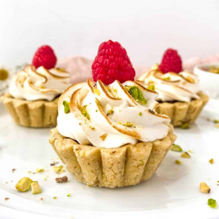 Raspberry tartlets with pistachio crust
