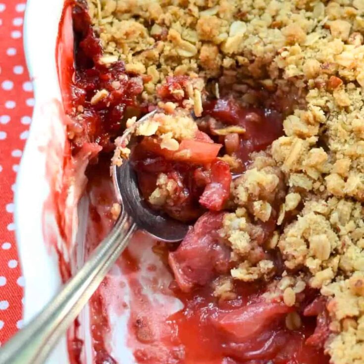 Strawberry rhubarb crisp dessert