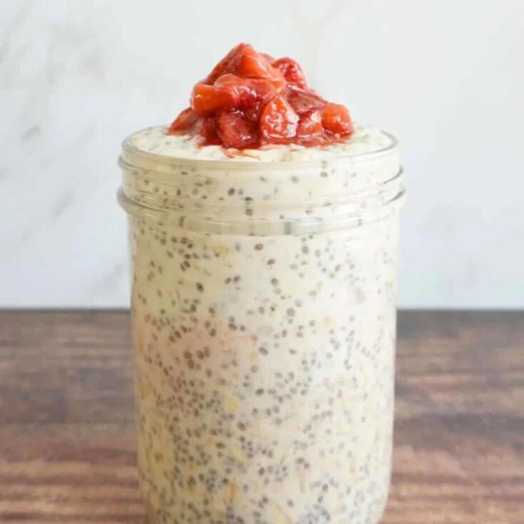 Strawberry rhubarb overnight oats