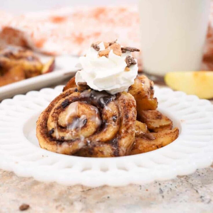 Slow cooker apple cinnamon rolls