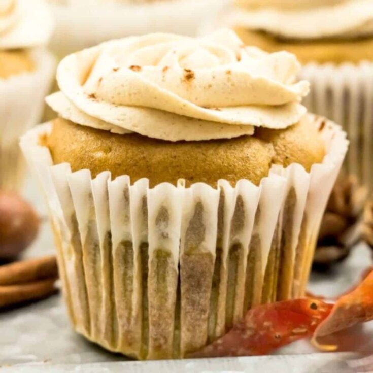 Pumpkin cheesecake Thanksgiving cupcakes