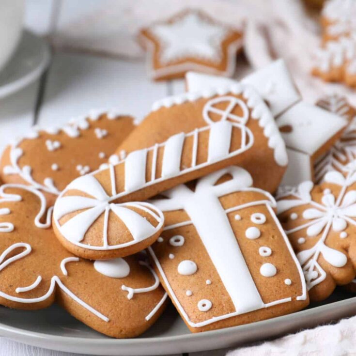 Chewy and soft gingerbread cookies