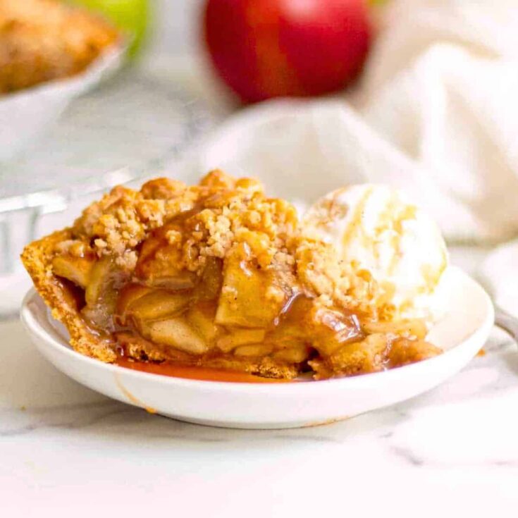 Apple pie with graham cracker crust