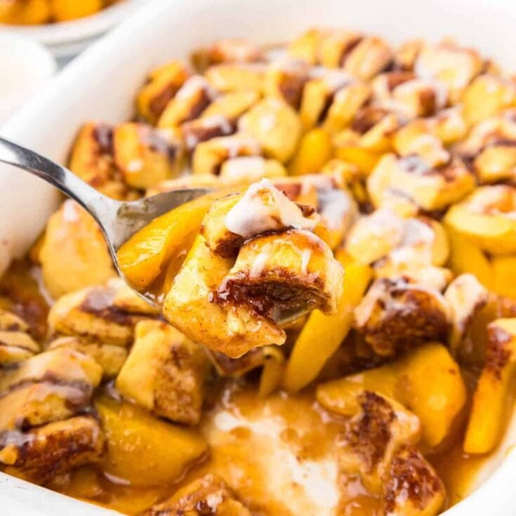 Cinnamon roll peach cobbler