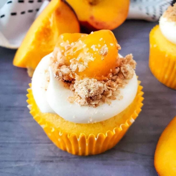 Easy peach cobbler cupcake