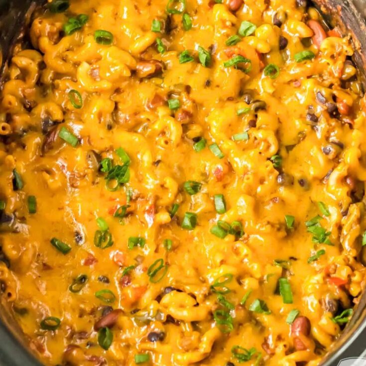 Crockpot chili mac and cheese