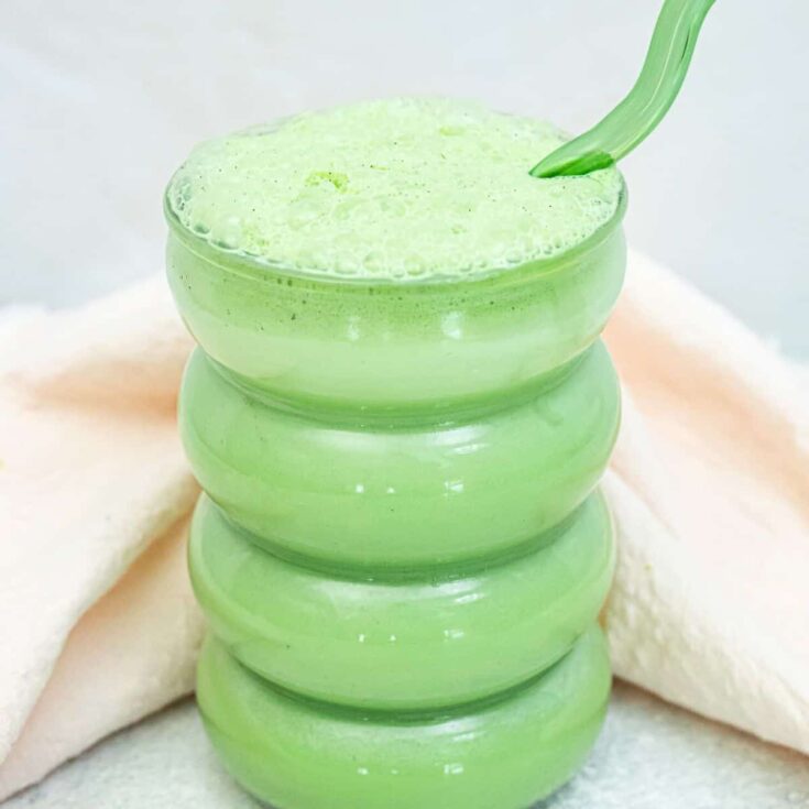 Non alcoholic green matcha milkshakes drink