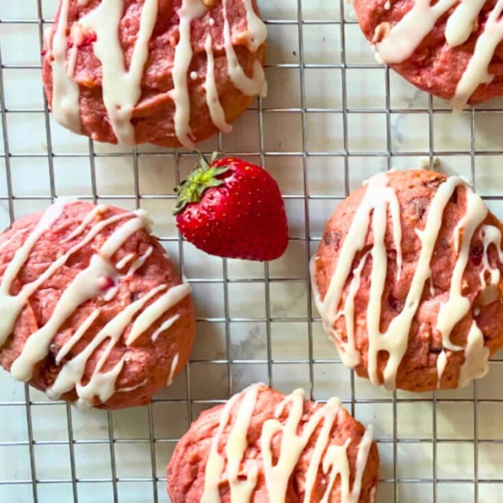 Strawberry chocolate chunk pudding pink cookies