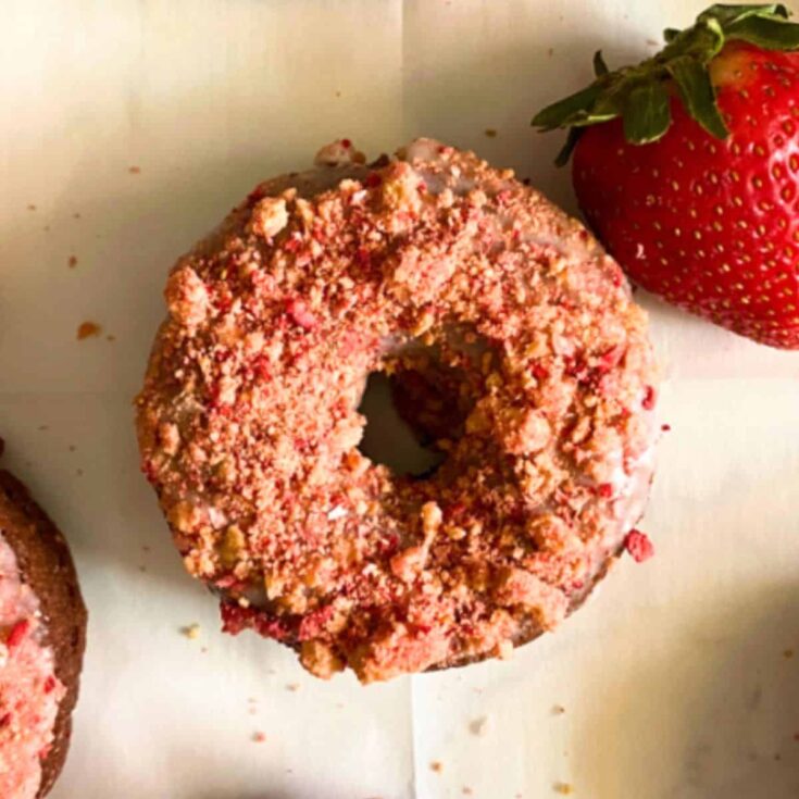 Strawberry crunch chocolate cake donuts