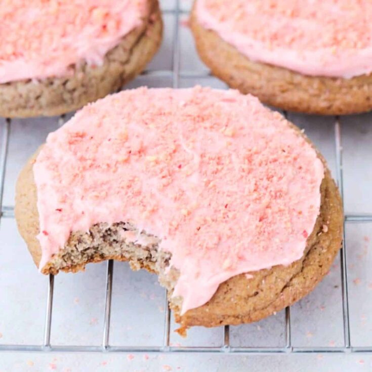 Strawberry crunch cookies with pink cream cheese